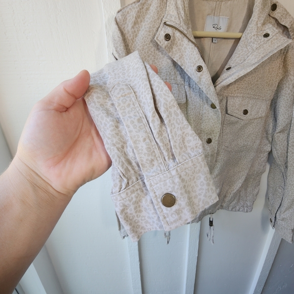 Rails Collins Linen Blend Utility Jacket White Mini Cheetah Print Size Small - Picture 6 of 16